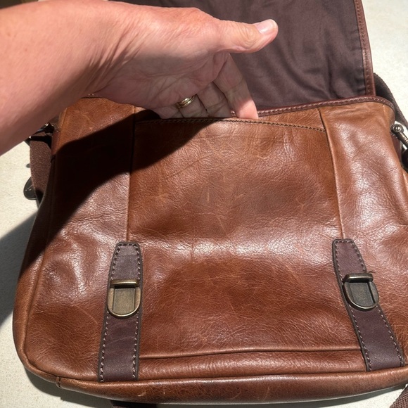 FOSSIL Brown Leather Adjustable Crossbody Shoulder Messenger Bag 12”Wx10”L x 2”D - Picture 11 of 16